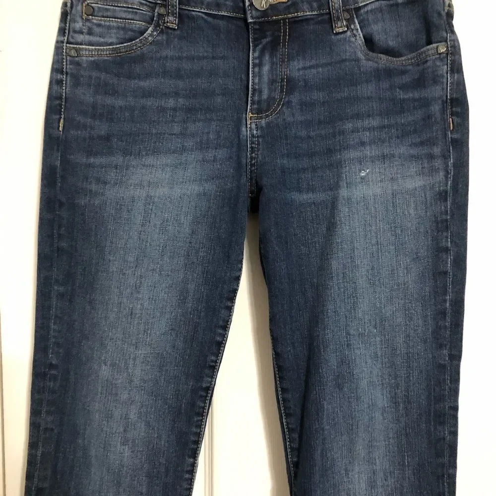 Kut from the Kloth‎ women's size 6 straight leg medium to dark wash